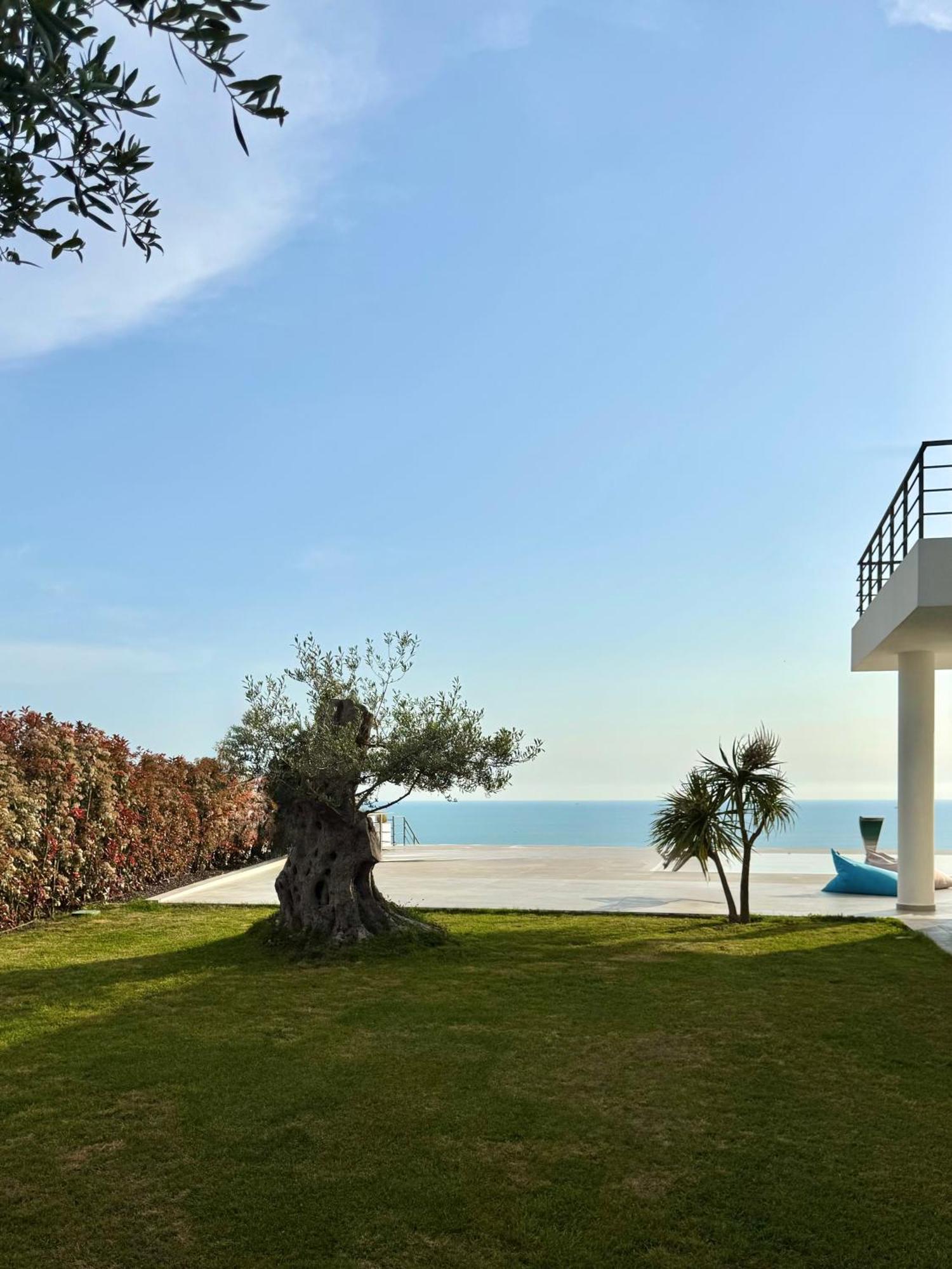 Villa Esmi Durres Kryemedhej ภายนอก รูปภาพ